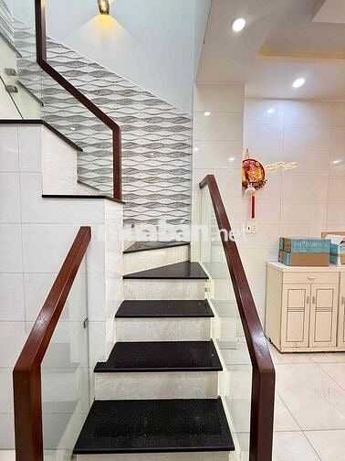 Bán nhà đẹp xây kiên cố vào ở ngay..Khu an ninh..Giá tốt tại Q.7