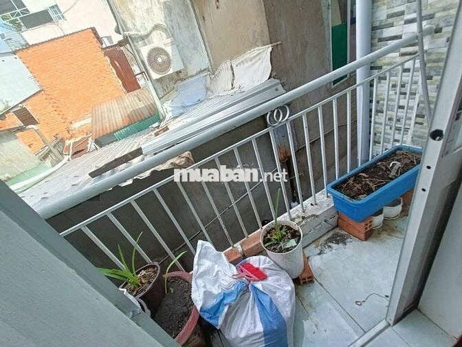 Cho thuê nhà 1 lầu, 2PN,  hẻm đường Bông Sao, Phường 5, Quận 8.