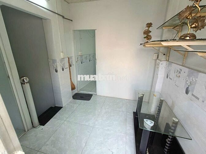 Cho thuê nhà 1 lầu, 2PN,  hẻm đường Bông Sao, Phường 5, Quận 8.