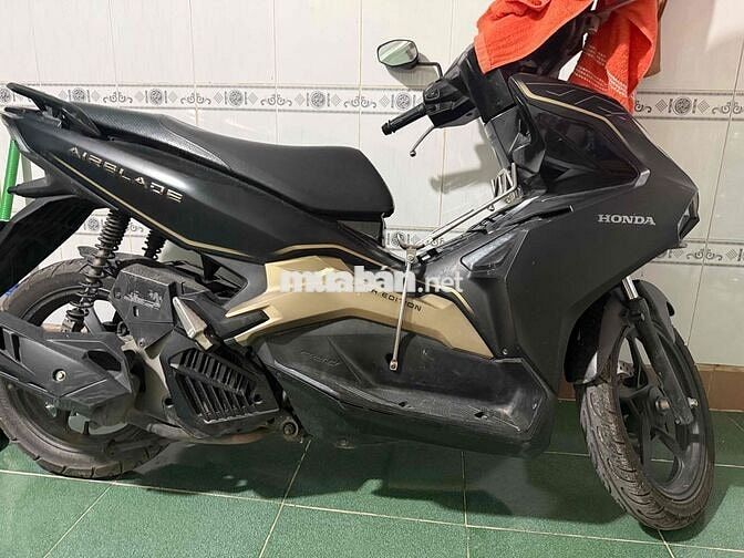 Honda Air Blade 125cc Đen vàng 2020