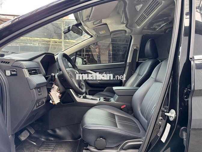 Mitsubishi Xpander Cross 2024 1.5AT,màu đen,2v8km