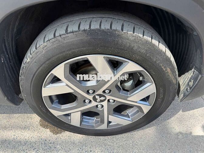 Mitsubishi Xpander Cross 2024 1.5AT,màu đen,2v8km