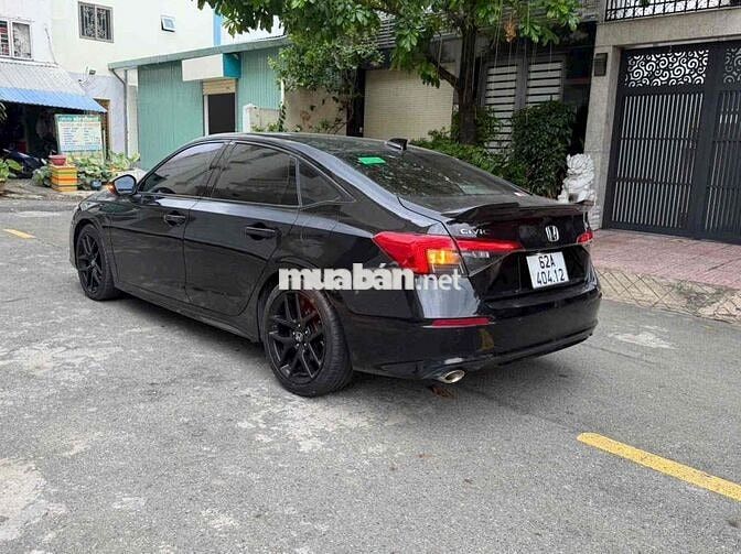 Honda Civic RS 2023 Turbo siêu lướt ! 4 vỏ theo xe