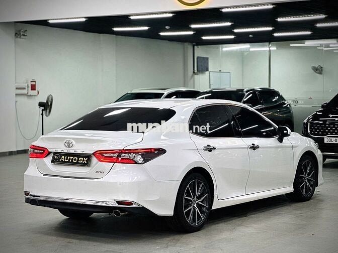 Toyota Camry 2.0Q 2023 Trắng 60000 km