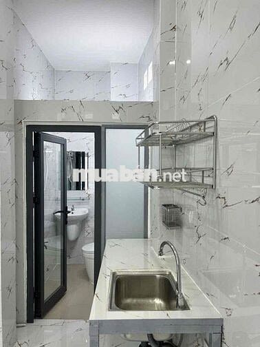 Q5: PHÒNG MỚI, TOILET RIÊNG, NGAY CHỦ NHÀ, TỦ LẠNH, MÁY LẠNH