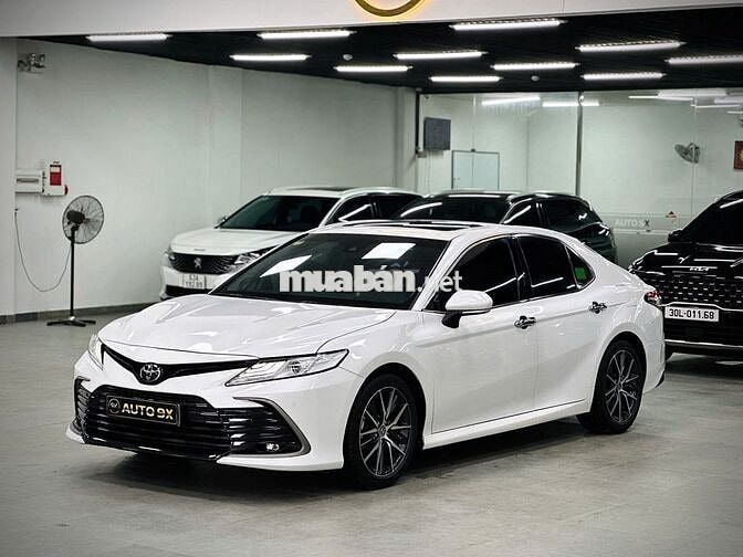 Toyota Camry 2.0Q 2023 Trắng 60000 km