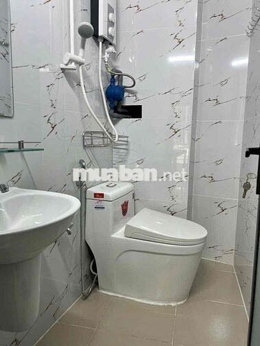 Q5: PHÒNG MỚI, TOILET RIÊNG, NGAY CHỦ NHÀ, TỦ LẠNH, MÁY LẠNH
