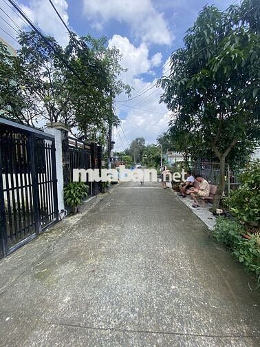 Bán nhà - có 3 phòng trọ - DT: 256m2 -  có thể chia 3 nền
