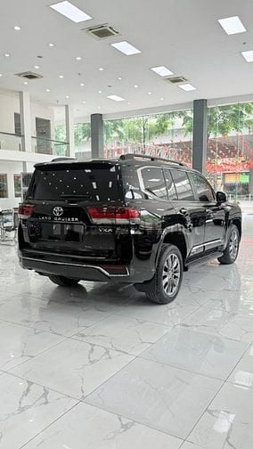 Bán Land Cruiser LC300 VXR Trung Đông sản xuất 2023. 