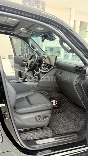 Bán Land Cruiser LC300 VXR Trung Đông sản xuất 2023. 