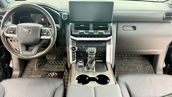 Bán Land Cruiser LC300 VXR Trung Đông sản xuất 2023. 