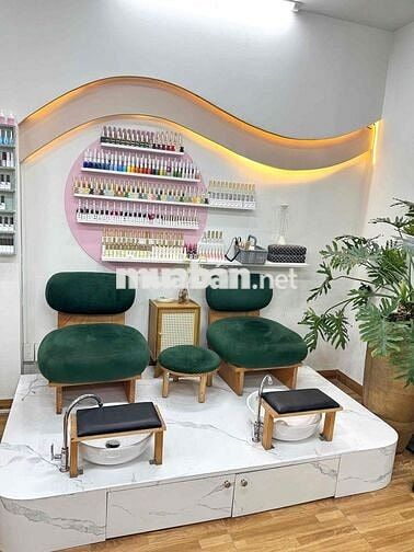 QUẬN 7 TUYỂN THỢ NAIL - MI - GỘI