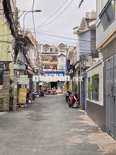 Cho thuê nhà cấp 4 dt 4 x20 trống suốt