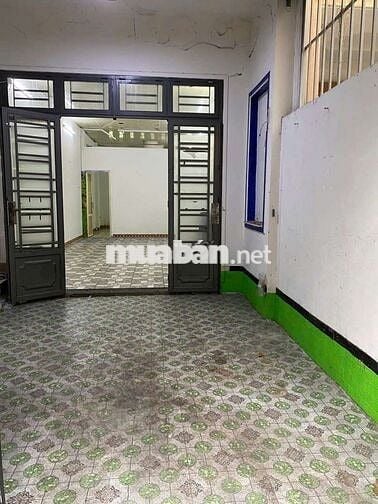 Cho thuê nhà cấp 4 dt 4 x20 trống suốt