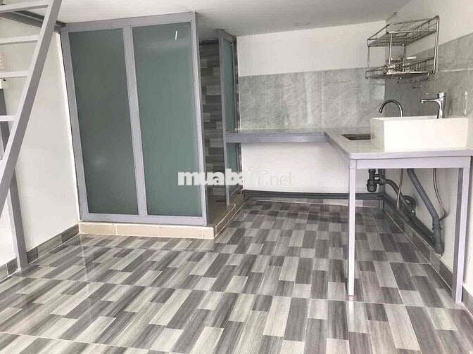 Q7: PHÒNG MỚI, TOILET RIÊNG, TỦ LẠNH, MÁY LẠNH, NGAY CHỦ NHÀ