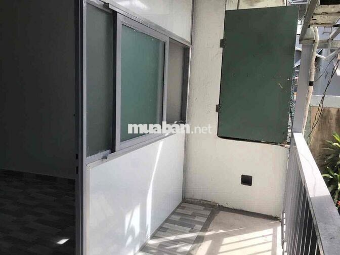 Q7: PHÒNG MỚI, TOILET RIÊNG, TỦ LẠNH, MÁY LẠNH, NGAY CHỦ NHÀ