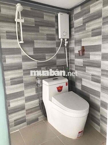 Q7: PHÒNG MỚI, TOILET RIÊNG, TỦ LẠNH, MÁY LẠNH, NGAY CHỦ NHÀ