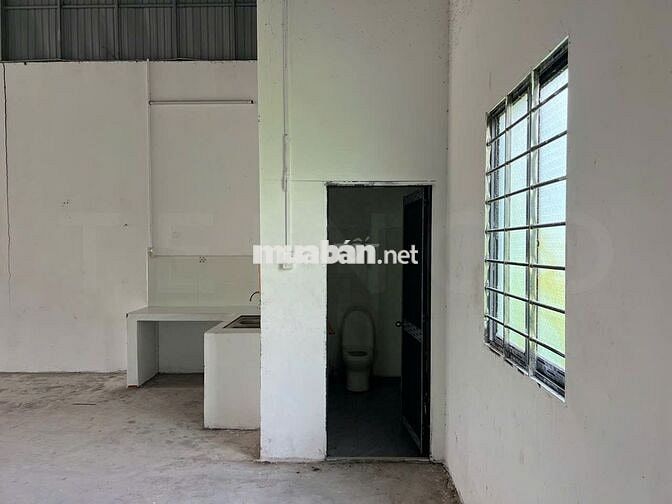 Kho xưởng 200 m² trục chính trong KDC Phú An