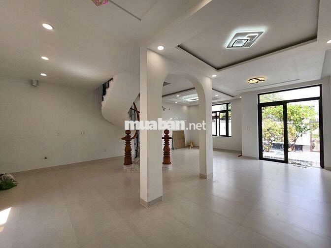 BIỆT THỰ SÂN VƯỜN GẦN ĐƯỜNG HIỆP BÌNH