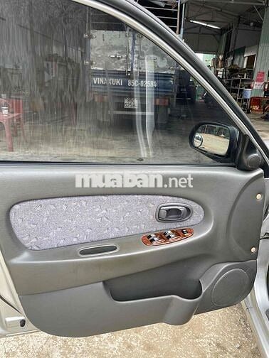 Kia 2004 màu Bạc