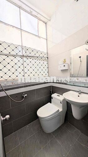 Phòng k gác và có gác cửa sổ 3tr4-3tr5, ban công 3tr8 Free 2 xe