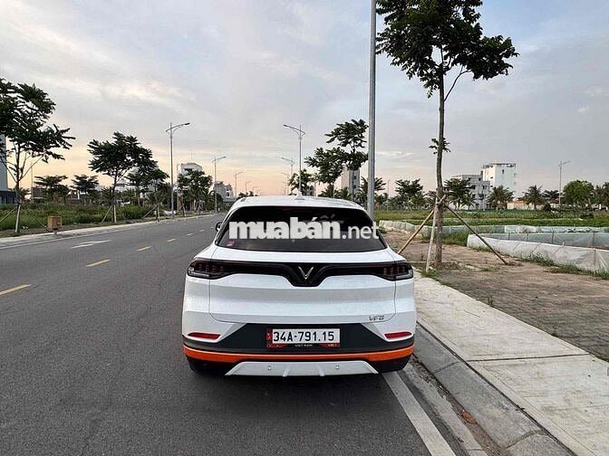 VinFast VF8 eco 2025 chạy 1v7