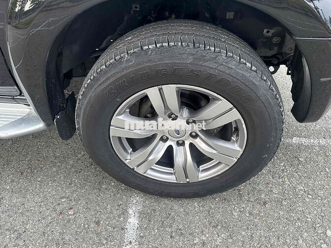 Ford Everest Đen