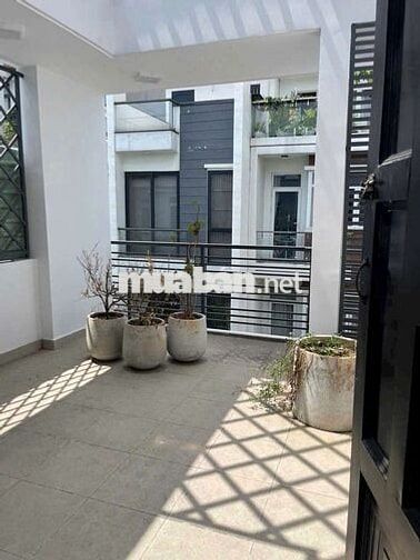 NHÀ 4X15 NỘI THẤT 3PN 3WC 3 LẦU NGAY NGẢ TƯ GA