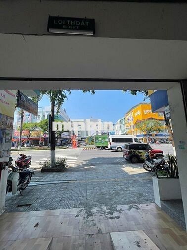Cho thuê tòa VP 7 tầng mặt tiền Điện Biên Phủ đối diện Co op Mart