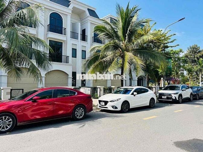 Bán Gấp Căn Villa Chưa 4.TY  Công Chứng Trong Ngày