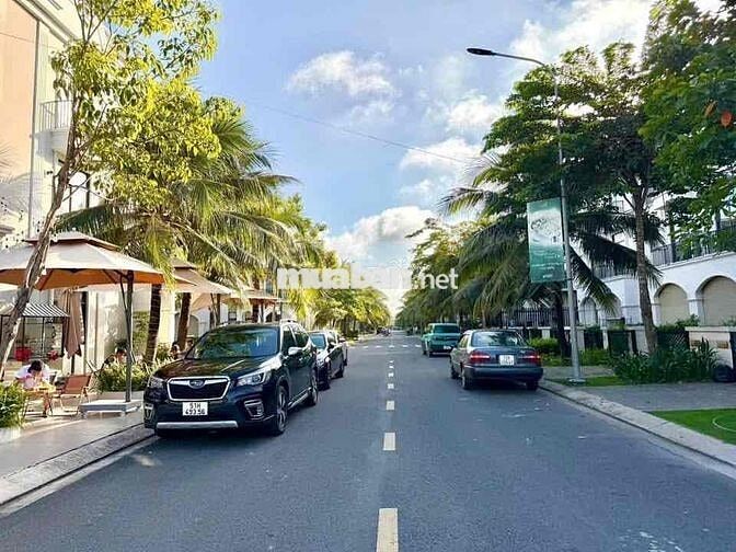 Bán Gấp Căn Villa Chưa 4.TY  Công Chứng Trong Ngày