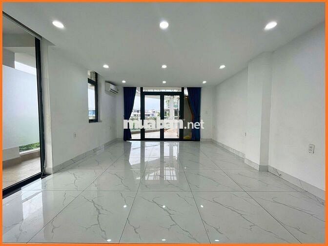 Cho thuê văn phòng 50m2 ban công góc đẹp - Vạn Phúc City