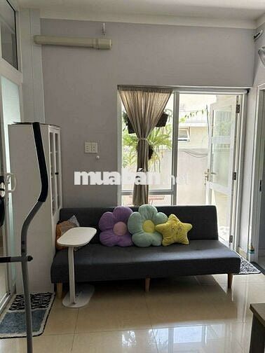 Căn hộ đẹp TM 50m2 full nội thất gỗ cao cấp ,ngày ngã tư  Bình Thái