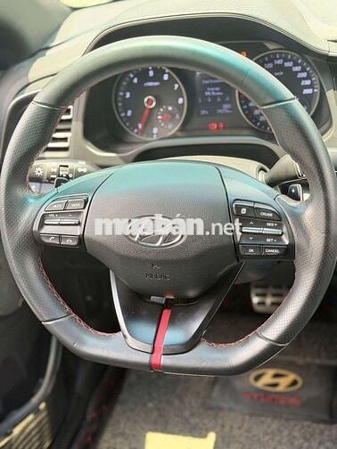 Hyundai Elantra Sport 1.6 Turbo Đen