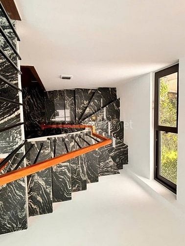NHÀ MỚI ĐẸP VIỆT HƯNG – LÔ GÓC – NGÕ THÔNG – 10M RA Ô TÔ - GIÁ 9.x TỶ