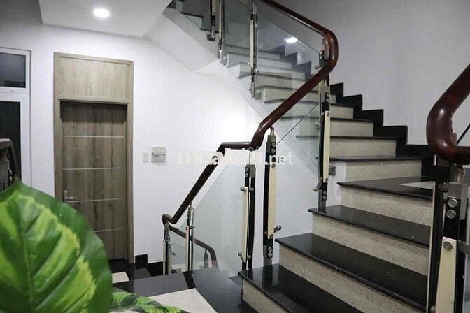 Studio bancon lớn siêu rộng mới xây