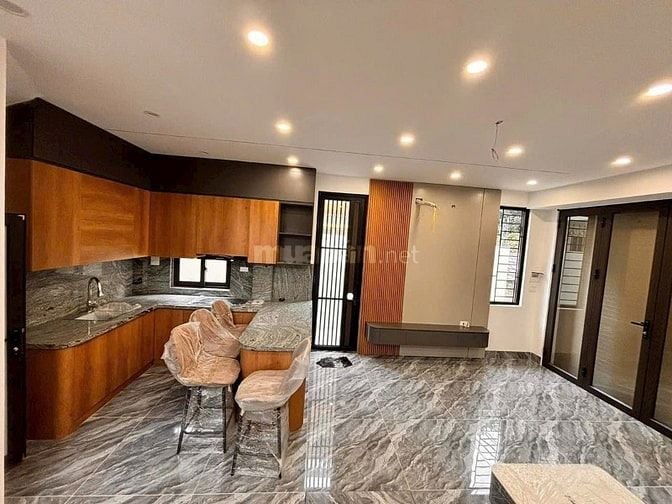 NHÀ MỚI ĐẸP VIỆT HƯNG – LÔ GÓC – NGÕ THÔNG – 10M RA Ô TÔ - GIÁ 9.x TỶ
