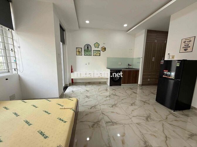 Studio bancon lớn siêu rộng mới xây