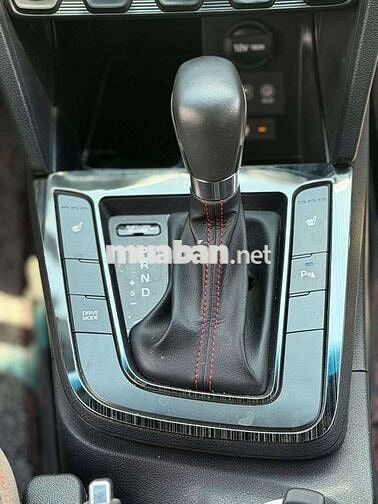 Hyundai Elantra Sport 1.6 Turbo Đen