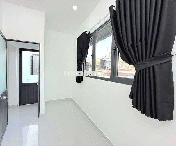 1,680 Tỷ nhà 1 lầu 2 PN sân thượng 4 x 7 hẻm 2056/Huỳnh Tấn phát