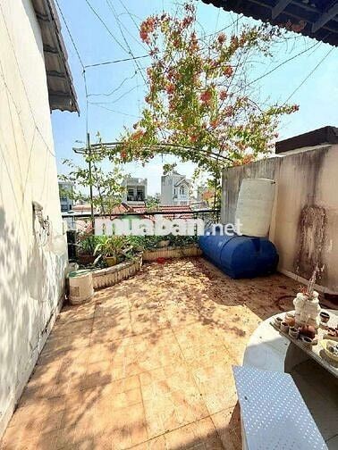 Nhà 8 x 13,5 (110m2) 3 Tầng Nhà cũ 1 đời chủ cần cải tạo. 