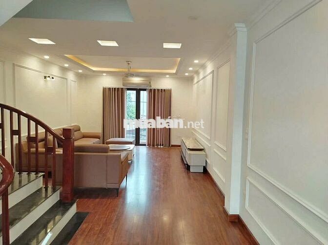 NHÀ ĐẸP TẠI VIỆT HƯNG - LONG BIÊN . CHỦ PHÁ SẢN CẦN BÁN NHANH