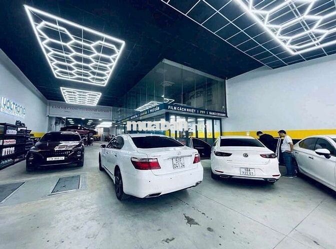 mặt bằng rộng rãi mặt tiền lớn đẹp 