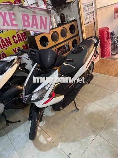 Xe máy Trắng đen