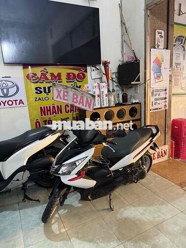 Xe máy Trắng đen