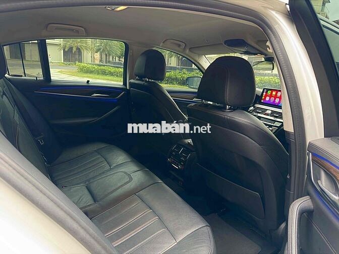 BMW 520i Luxury Line đk 2022 1 chủ mua mới zin 99%