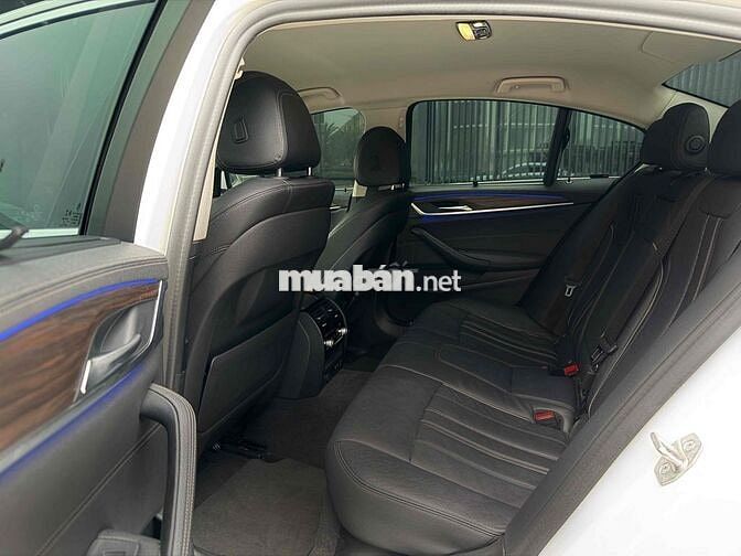 BMW 520i Luxury Line đk 2022 1 chủ mua mới zin 99%
