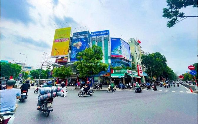 Kẹt tiền bán lỗ nhà 4lau MT Phạm Hùng,Q8,5.5x17m,thuê 40tr/tháng,17ty