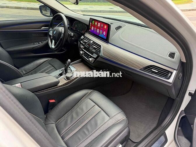 BMW 520i Luxury Line đk 2022 1 chủ mua mới zin 99%