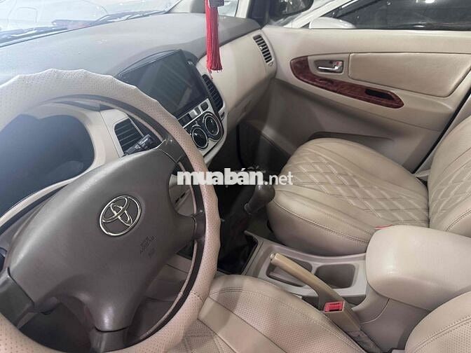 Toyota Innova 7 chỗ Bạc